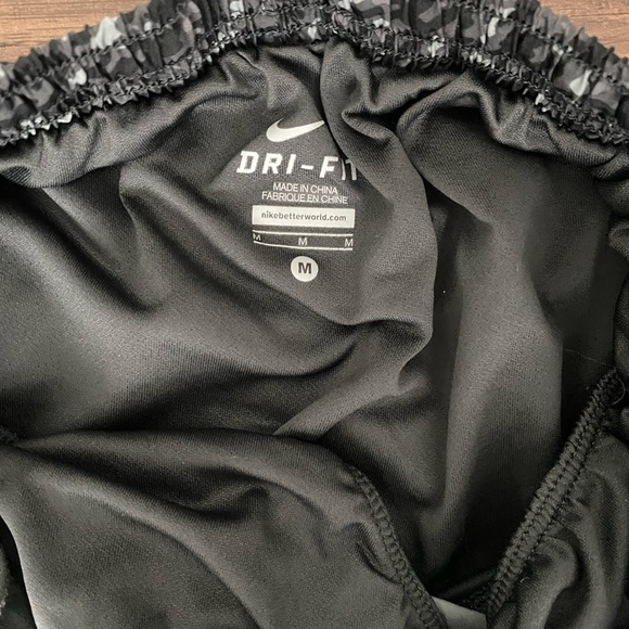 Nike shorts M - Picture 3 of 3
